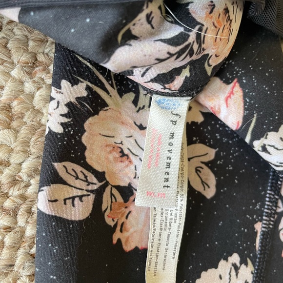 Free people movement high waist leggings mesh eyelets, flowers, so cute - Picture 3 of 7